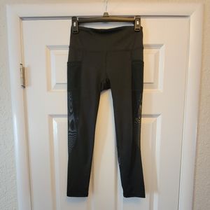 Therapy Black/Mesh Carpi Leggings